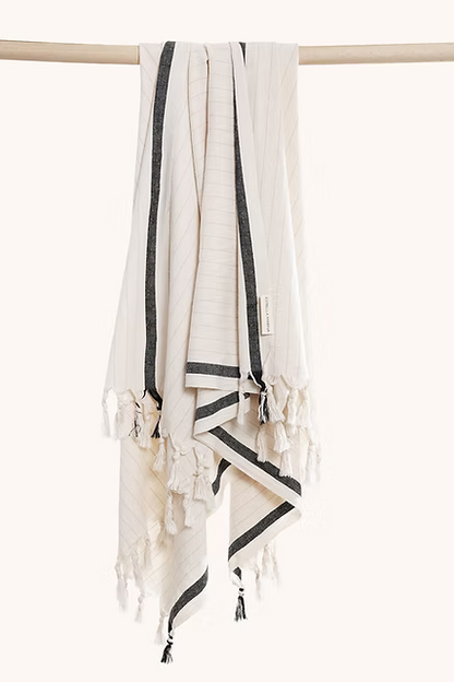 Плажна кърпа BOHO OFF WHITE & BLACK LINE